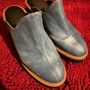 Women’s UO Blue Leather Mules